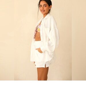 Dippin daisys white button up shirt size medium